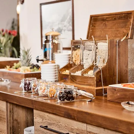 Hotel Quality Hosts Arlberg Garni Mössmer