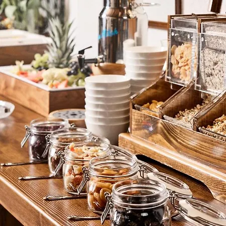 Quality Hosts Arlberg Garni Mössmer Hotel