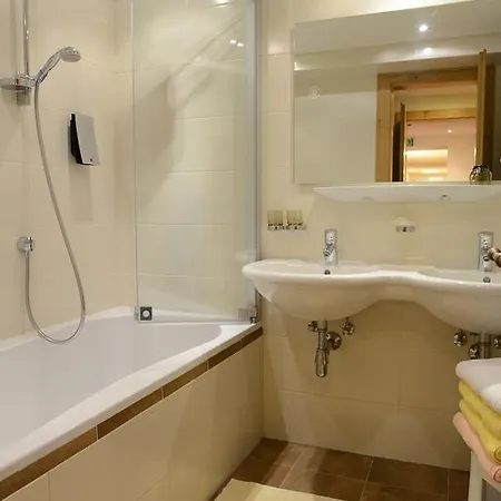 Hotel Quality Hosts Arlberg Garni Mössmer 4*