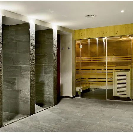 Quality Hosts Arlberg Garni Mössmer 4*