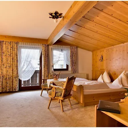 Quality Hosts Arlberg Garni Mössmer 4*