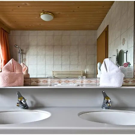 Quality Hosts Arlberg Garni Mössmer 4*