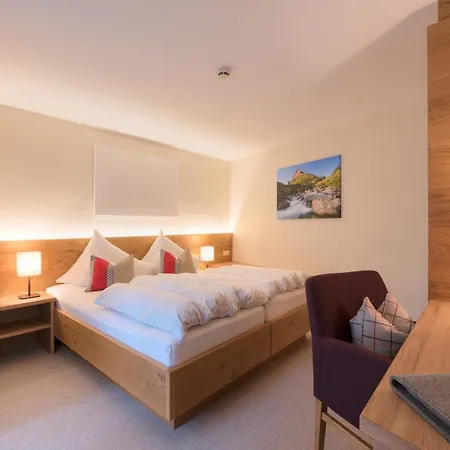 Quality Hosts Arlberg Garni Mössmer 4*